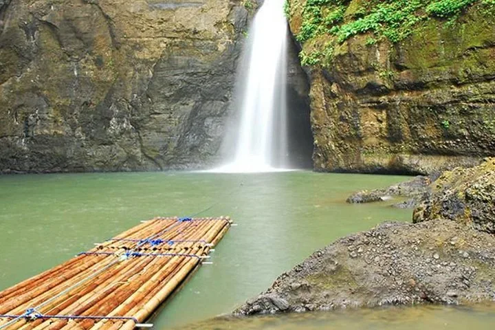 Bamboo raft floating in the pool at the base of Pagsanjan Falls